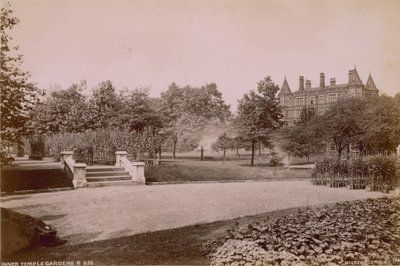 Ansichtkaart met de Inner Temple Gardens door English Photographer